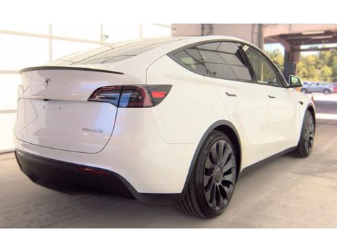Used 2025 Tesla Model Y Performance AWD/4WD image 3