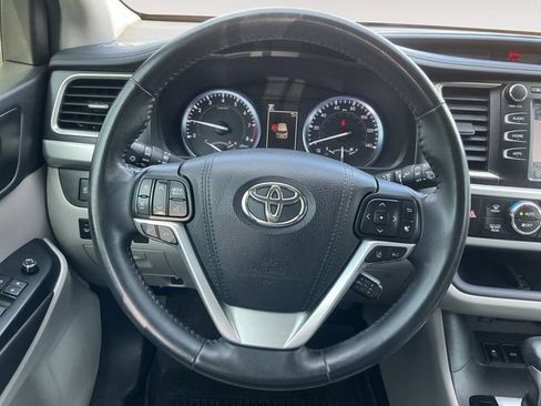 Used 2018 Toyota Highlander XLE AWD/4WD image 13
