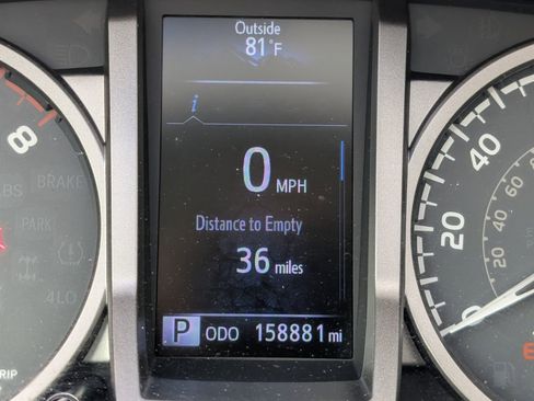 Used 2017 Toyota Tacoma SR5 w/ Tow Package RWD image 12