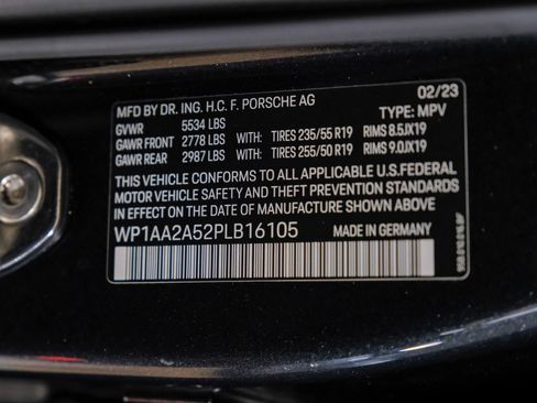 Used 2023 Porsche Macan w/ Premium Package Plus AWD/4WD image 61