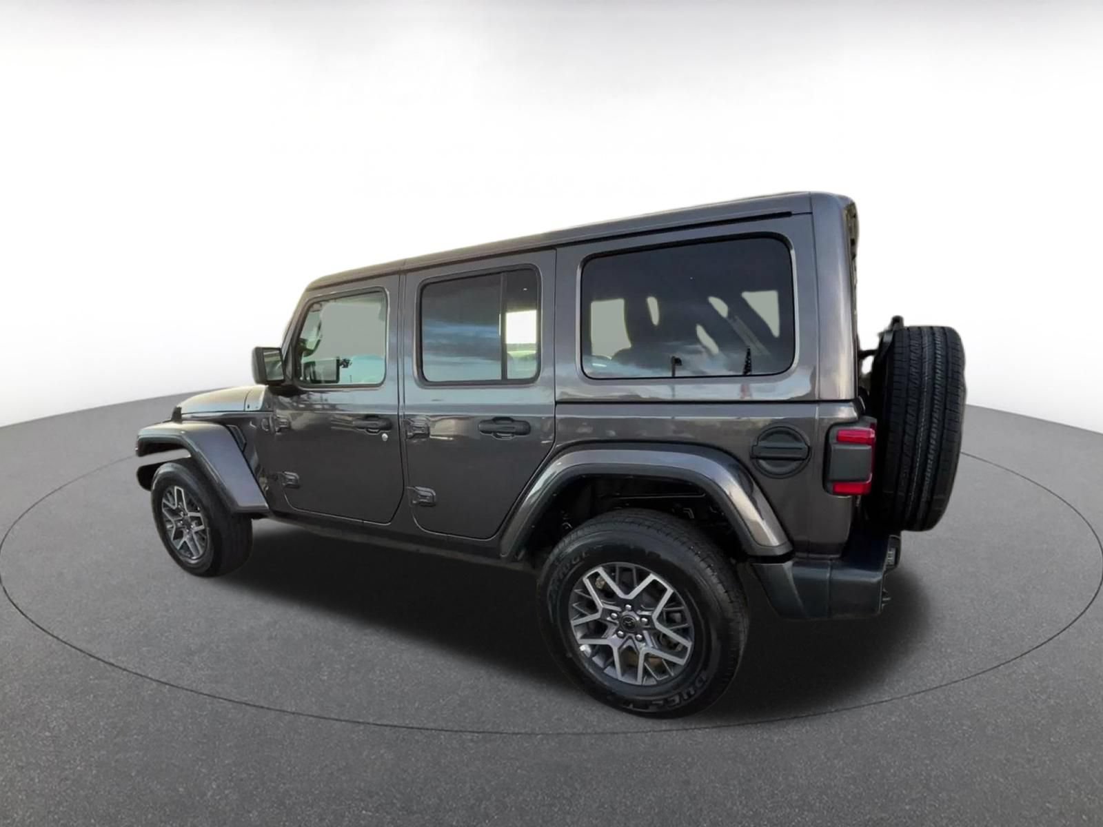 Used 2025 Jeep Wrangler Unlimited Sahara AWD/4WD image 9