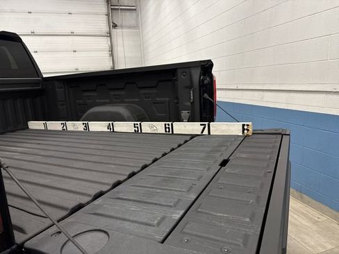 Certified 2023 GMC Sierra 1500 AT4 w/ AT4 Premium Package image 17