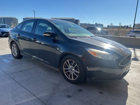 Used 2016 Ford Focus SE image 2
