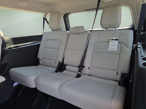 Certified 2025 Lincoln Navigator L Reserve AWD/4WD image 10