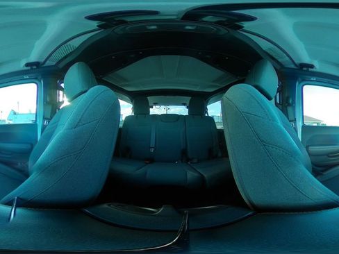 Used 2025 Jeep Wrangler Sahara image 41