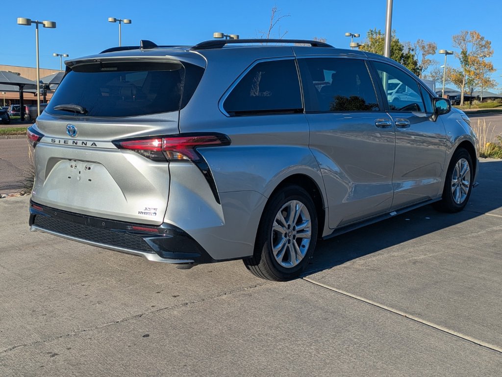 Used 2023 Toyota Sienna XSE w/ XSE Plus Package AWD/4WD image 8