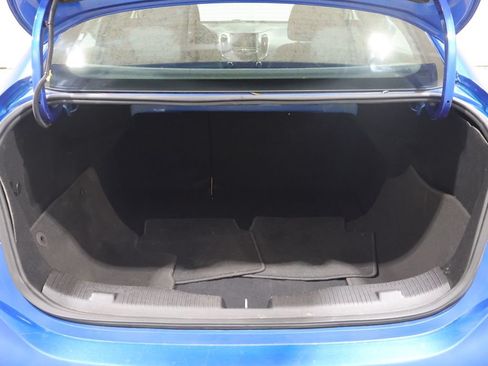 Used 2019 Chevrolet Cruze LT w/ Convenience Package FWD image 4
