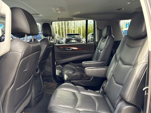 Used 2019 Cadillac Escalade ESV Luxury image 10