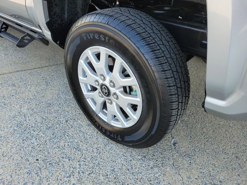 Used 2025 Toyota Tacoma SR5 AWD/4WD image 26