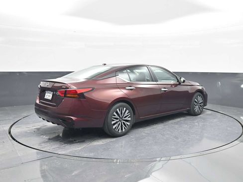 Used 2024 Nissan Altima 2.5 SV image 8