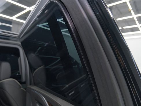 Used 2024 Cadillac Escalade ESV Premium Luxury image 32