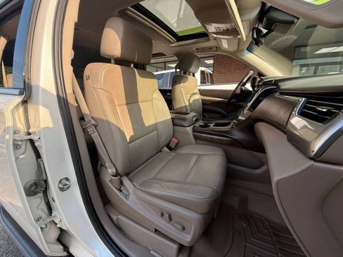 Used 2015 Chevrolet Suburban LT AWD/4WD image 36