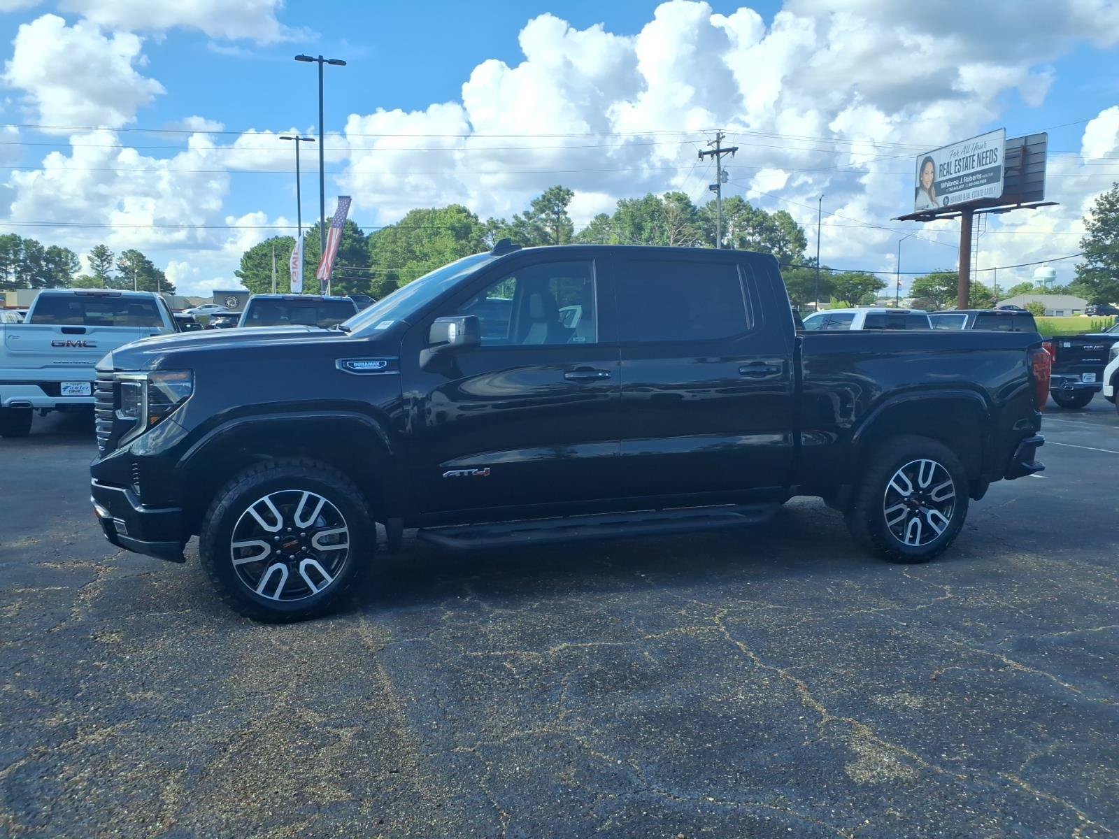 Used 2024 GMC Sierra 1500 AT4 w/ Technology Package AWD/4WD image 1