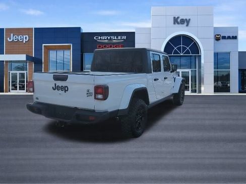 Used 2023 Jeep Gladiator Willys image 7