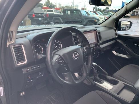 Used 2024 Nissan Frontier SV w/ SV Convenience Package image 9