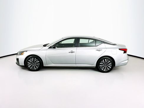 Used 2024 Nissan Altima 2.5 SV image 4