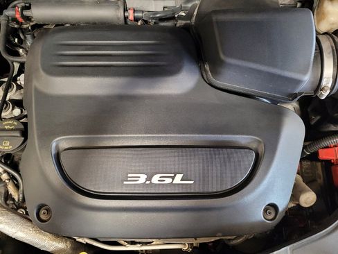 Used 2018 Chrysler Pacifica Touring-L w/ Tire & Wheel Group FWD image 30