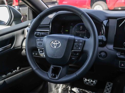 Used 2026 Toyota Camry SE w/ Convenience Package FWD image 16
