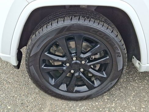 Used 2022 Jeep Grand Cherokee Laredo X image 29