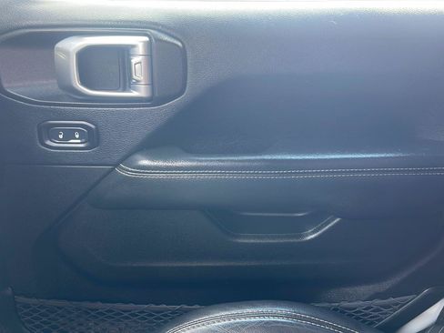 Used 2019 Jeep Wrangler Unlimited Sahara AWD/4WD image 20