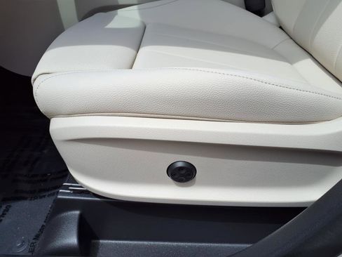 New 2025 Mercedes-Benz GLB 250 4MATIC image 13