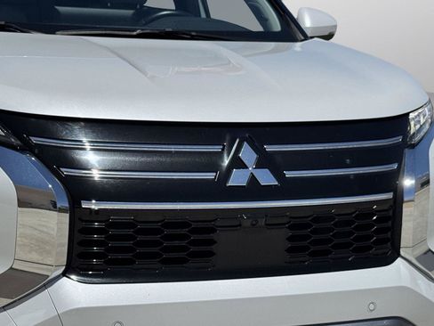 Used 2025 Mitsubishi Outlander SE FWD image 7