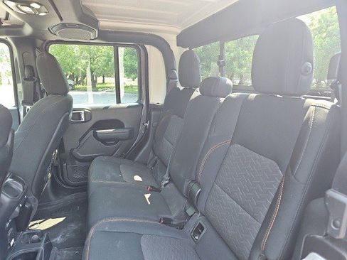 Used 2022 Jeep Gladiator Mojave w/ Cold Weather Group image 18