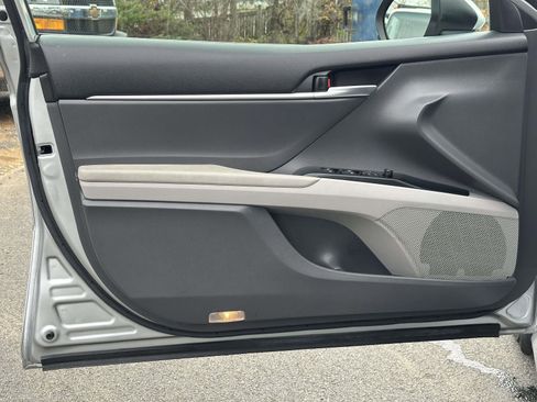 Used 2019 Toyota Camry LE image 19
