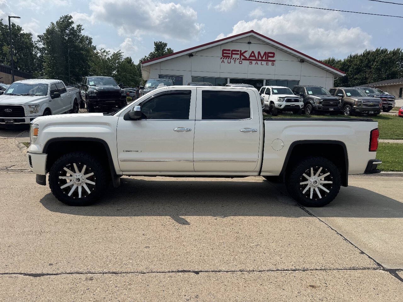 Used 2015 GMC Sierra 1500 Denali w/ Driver Alert Package AWD/4WD image 2