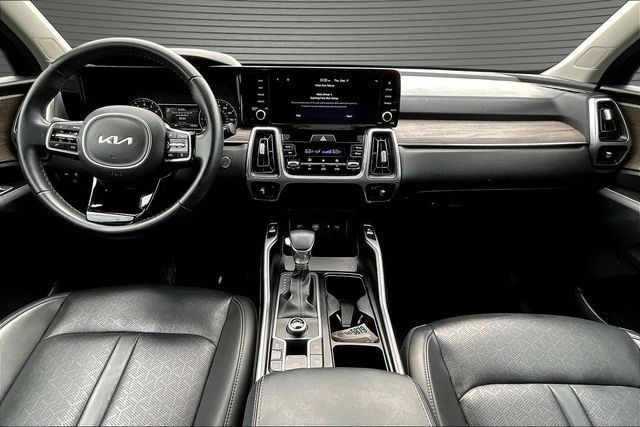 Used 2023 Kia Sorento EX w/ Panoramic Sunroof Package FWD image 7