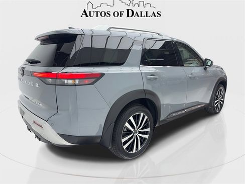 Used 2025 Nissan Pathfinder Platinum image 9