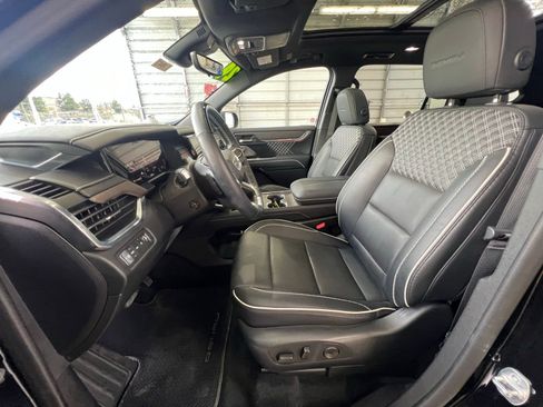 Used 2024 GMC Acadia Denali image 10