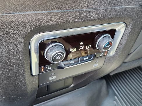Used 2022 Chevrolet Tahoe Premier AWD/4WD image 11