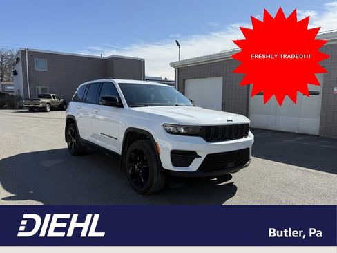 Used 2023 Jeep Grand Cherokee Altitude image 1