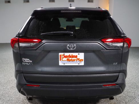 Used 2020 Toyota RAV4 LE image 8