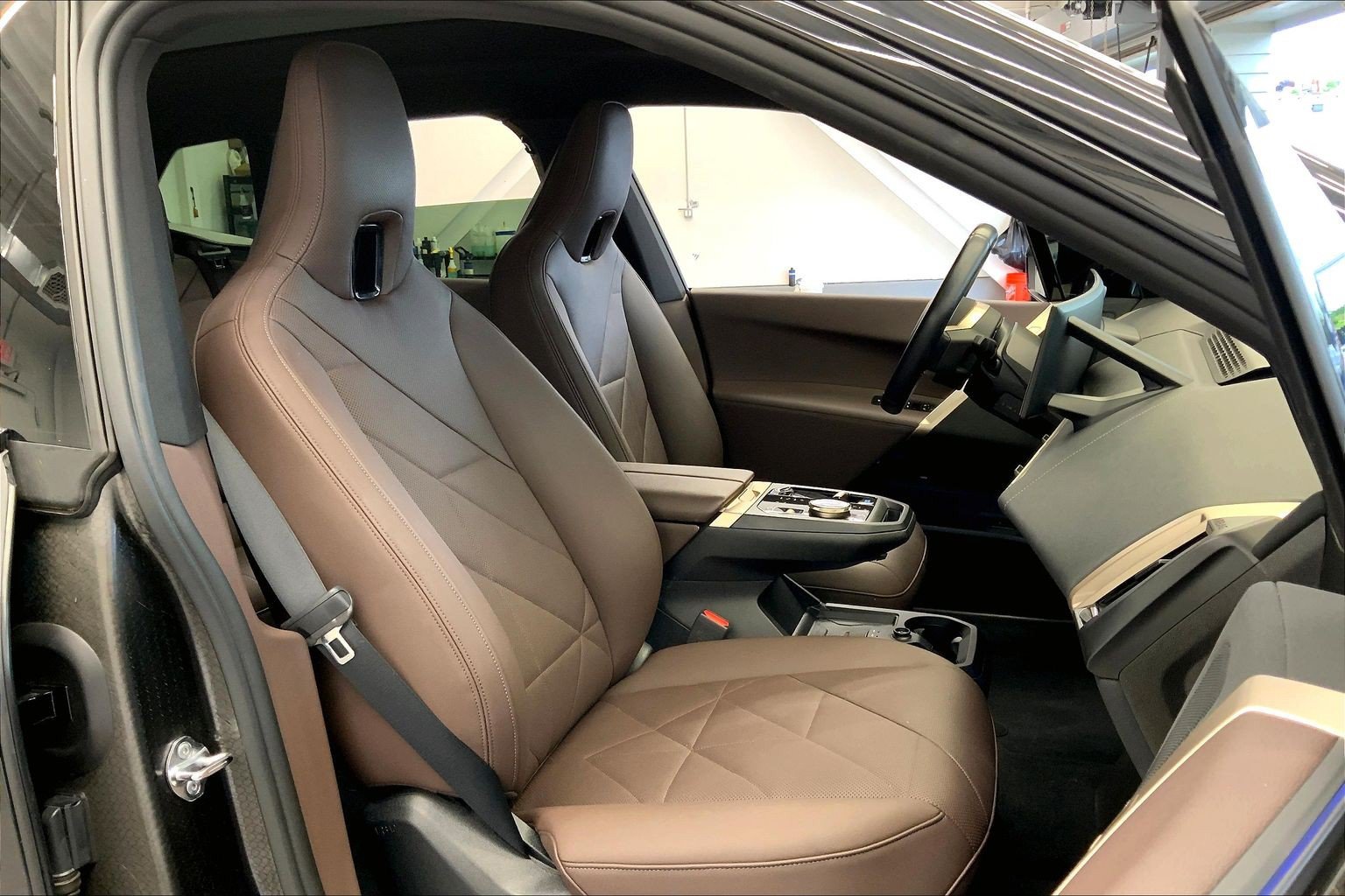 Used 2024 BMW iX xDrive50 w/ Sport Package AWD/4WD image 19