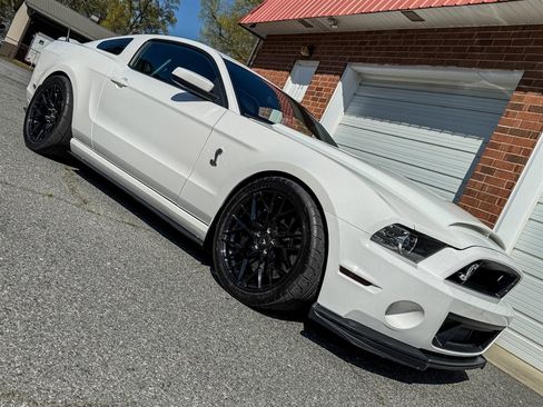 Used 2013 Ford Mustang Shelby GT500 RWD image 30