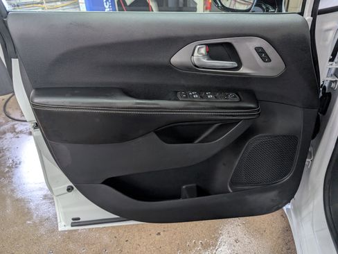 New 2026 Chrysler Pacifica Select image 18