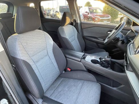 Used 2023 Nissan Rogue SV image 30