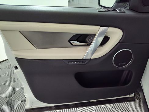 Certified 2025 Land Rover Discovery Sport Dynamic SE image 17