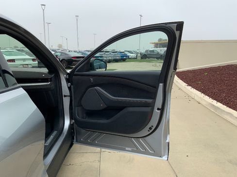 Used 2021 Ford Mustang Mach-E GT image 22