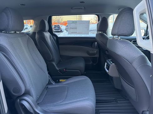 New 2026 Kia Carnival LX FWD image 15
