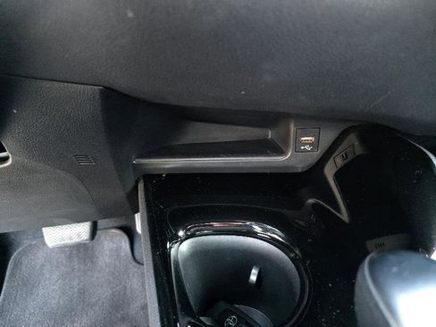 Used 2021 Toyota C-HR XLE image 22