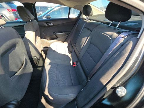 Used 2017 Chevrolet Cruze LT FWD image 11