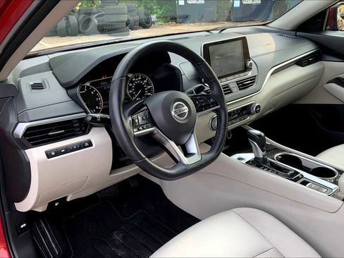 Used 2020 Nissan Altima 2.5 SV image 17
