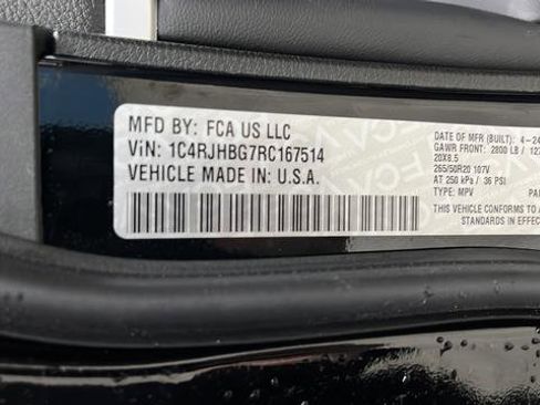 Used 2024 Jeep Grand Cherokee Limited w/ Black Appearance Package image 31