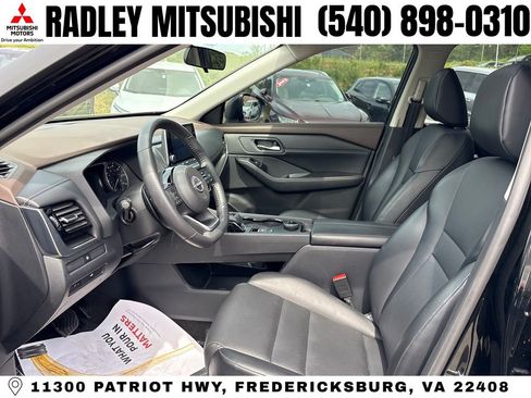 Used 2023 Nissan Rogue SV w/ SV Premium Package image 3