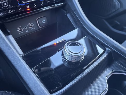 Used 2024 Jeep Grand Cherokee L Laredo image 24