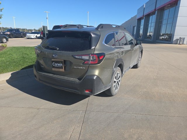 Used 2025 Subaru Outback Premium AWD/4WD image 3