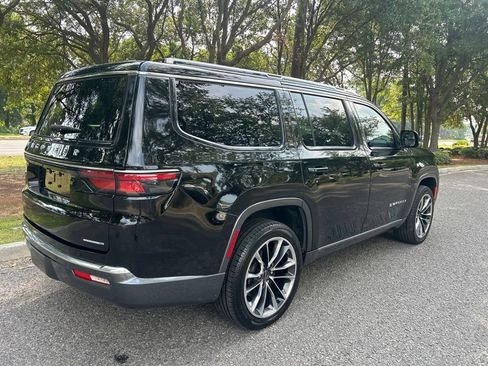 Used 2022 Jeep Wagoneer Series III w/ Premium Group I AWD/4WD image 6